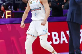 开云体育关于山东男篮迎NBA总决赛关键赛，转会期迎来里程碑，话题不断，临场指挥获称赞的信息
