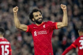 关于萨拉赫回归赛场，精彩发挥首场状态亮眼，曼联观众沸腾！的信息